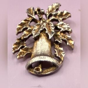 Christmas Bell Holly Berry Leaves Brooch Pin Gold Tone 1.5 Inch